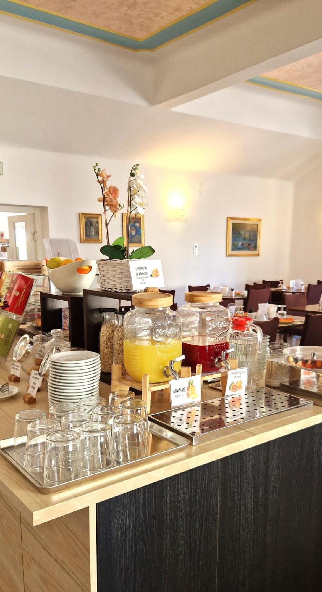 Albergo Miralaghi Padergnone エクステリア 写真
