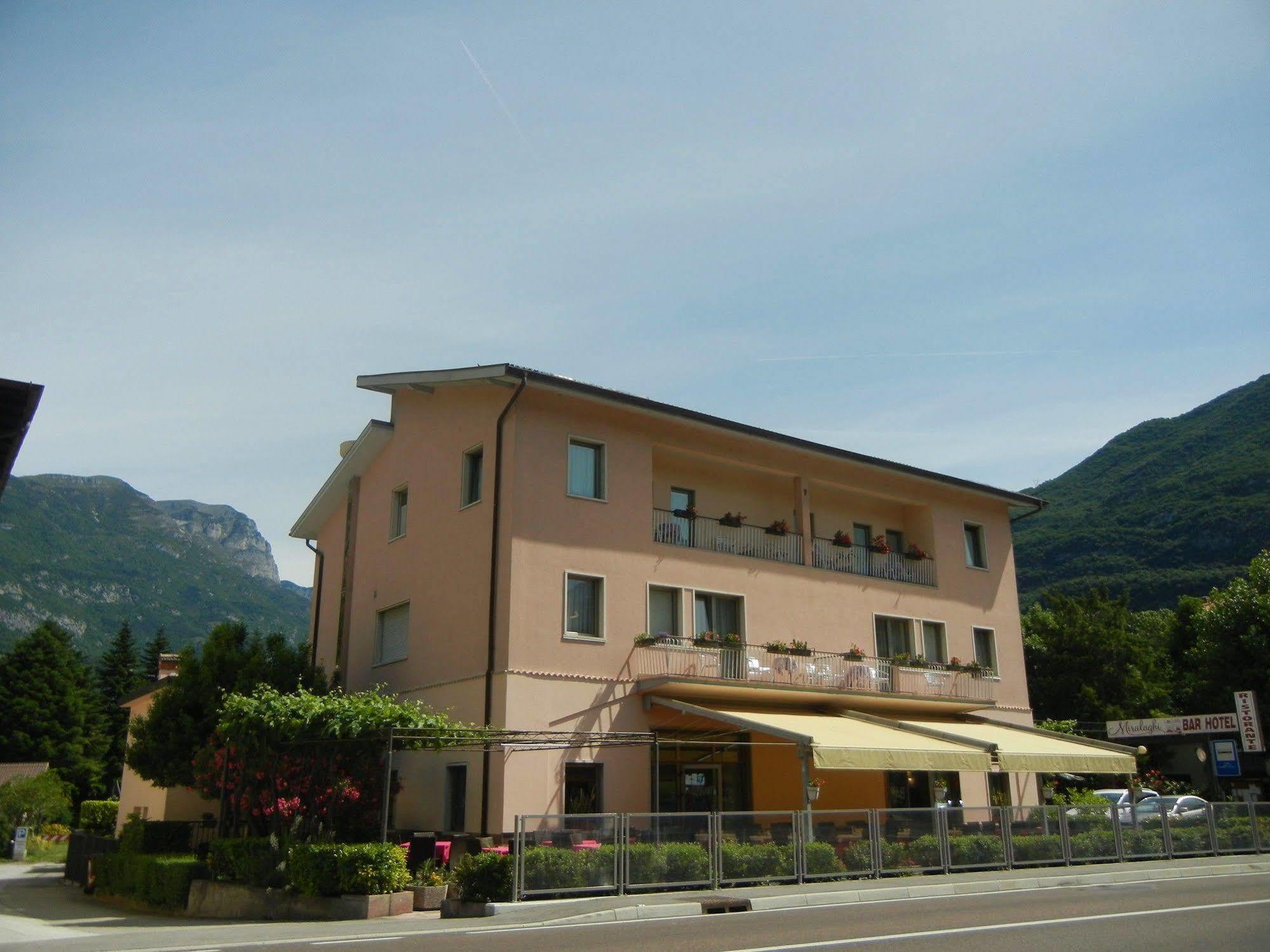 Albergo Miralaghi Padergnone エクステリア 写真