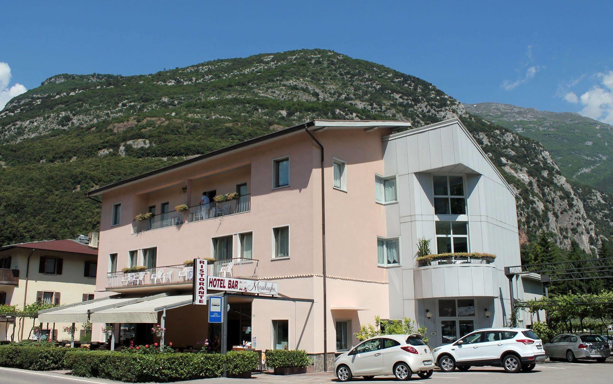Albergo Miralaghi Padergnone エクステリア 写真