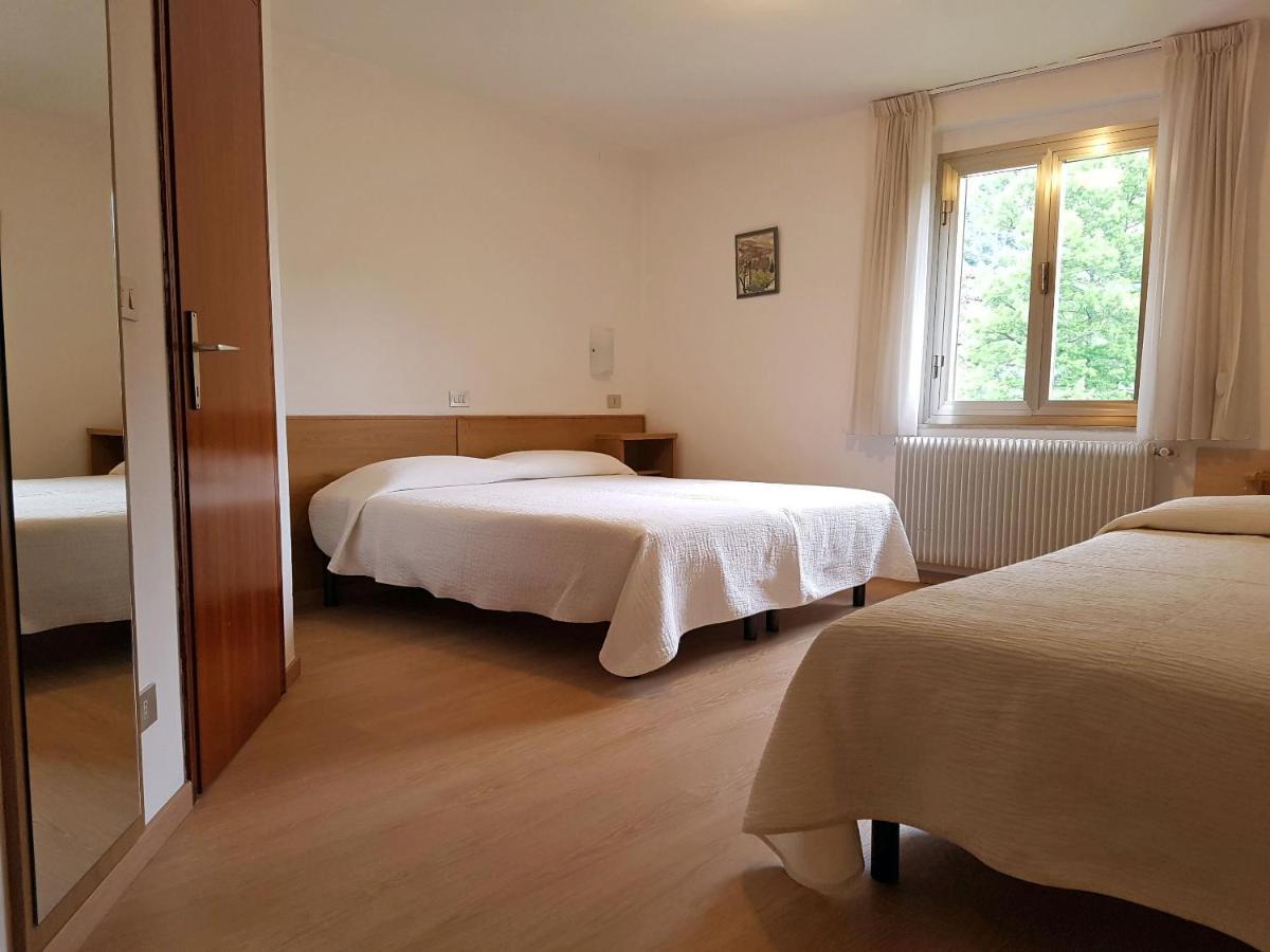 Albergo Miralaghi Padergnone エクステリア 写真