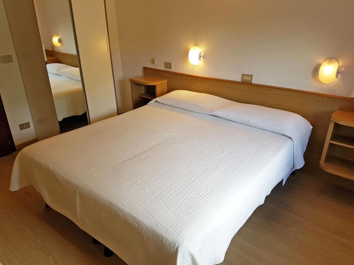 Albergo Miralaghi Padergnone エクステリア 写真