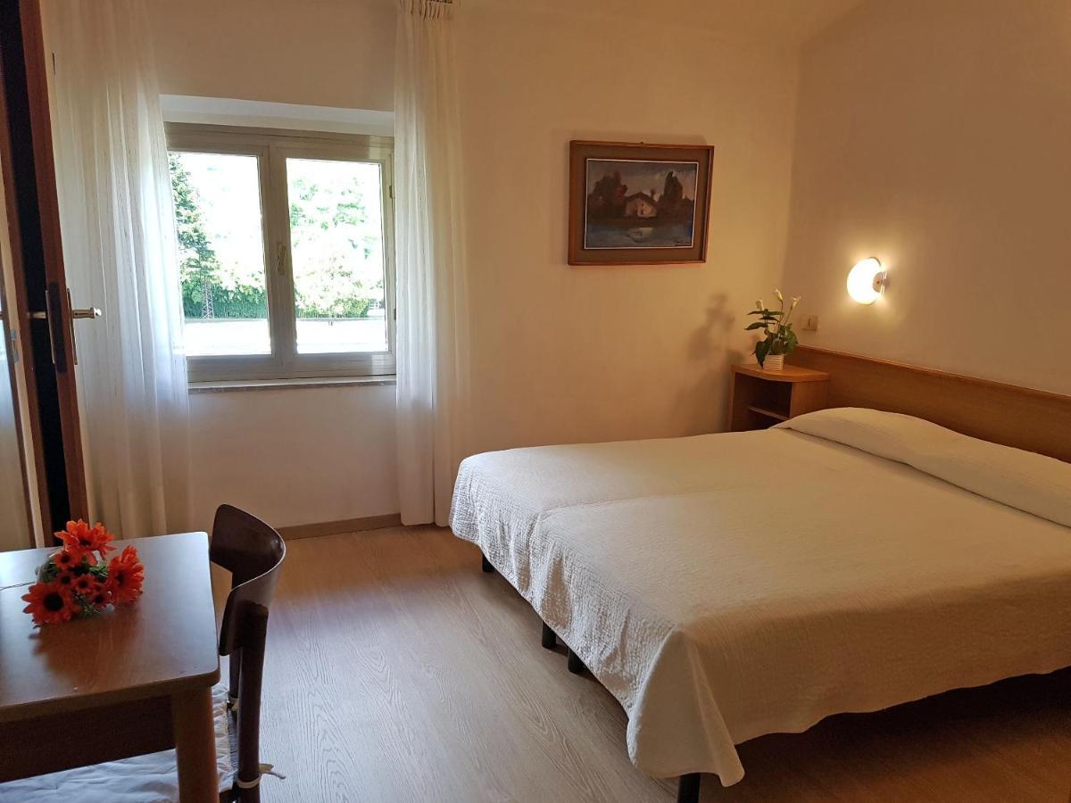 Albergo Miralaghi Padergnone エクステリア 写真