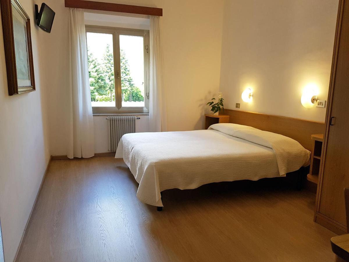 Albergo Miralaghi Padergnone エクステリア 写真